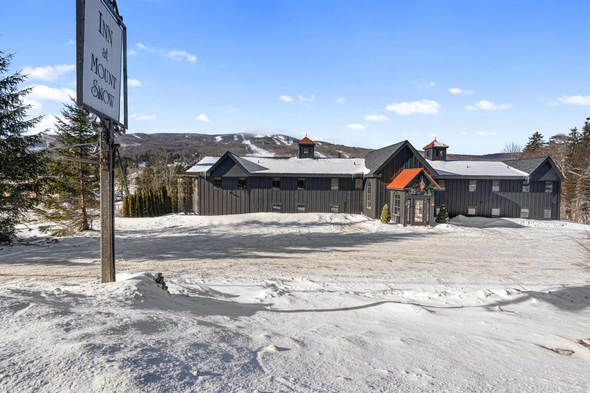 Inn At Mount Snow West Dover Bagian luar foto