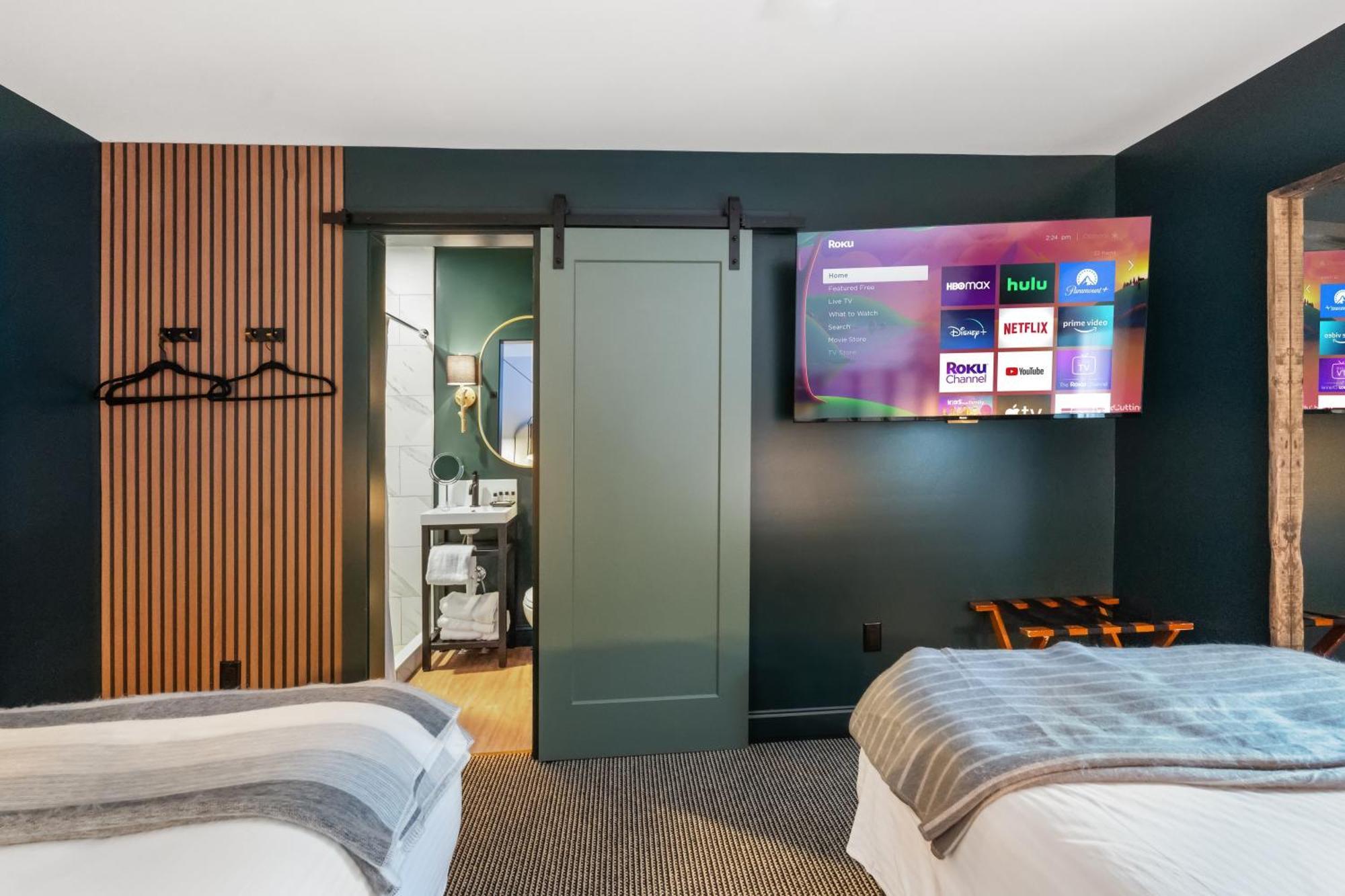 Inn At Mount Snow West Dover Bagian luar foto